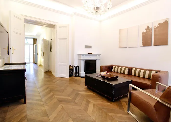 Urban Oasis In Neubau With Cozy Fireplace *