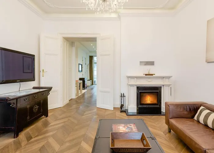 Urban Oasis In Neubau With Cozy Fireplace