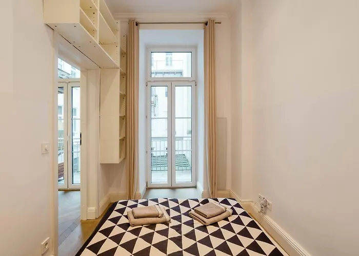 Urban Oasis In Neubau With Cozy Fireplace *