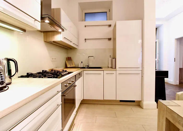 Urban Oasis In Neubau With Cozy Fireplace *