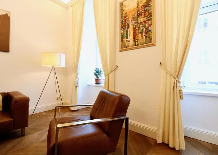 Urban Oasis In Neubau With Cozy Fireplace